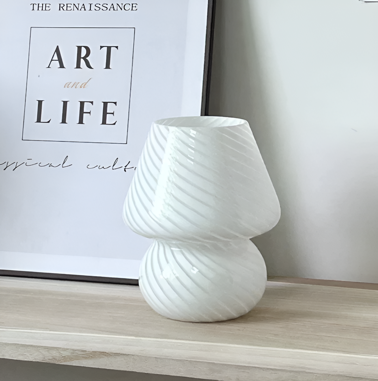 Striped Glow- Eine mundgeblasene gestreifte Glas-tischlampe