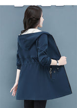 Lade das Bild in den Galerie-Viewer, WOLF Lange Windbreaker-Jacke
