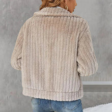 Lade das Bild in den Galerie-Viewer, Dyana - Kuschelige &amp; Stylishe Damen Fleecejacke
