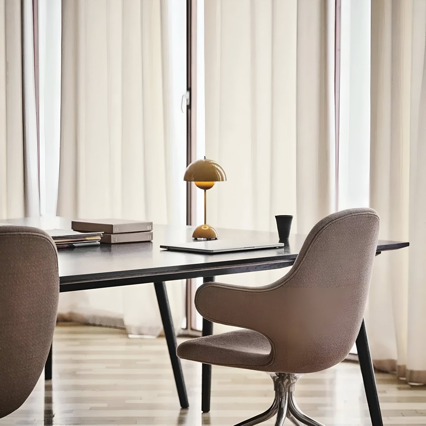 Elegant Glow - Modern Touch LED Mushroom Tischleuchte