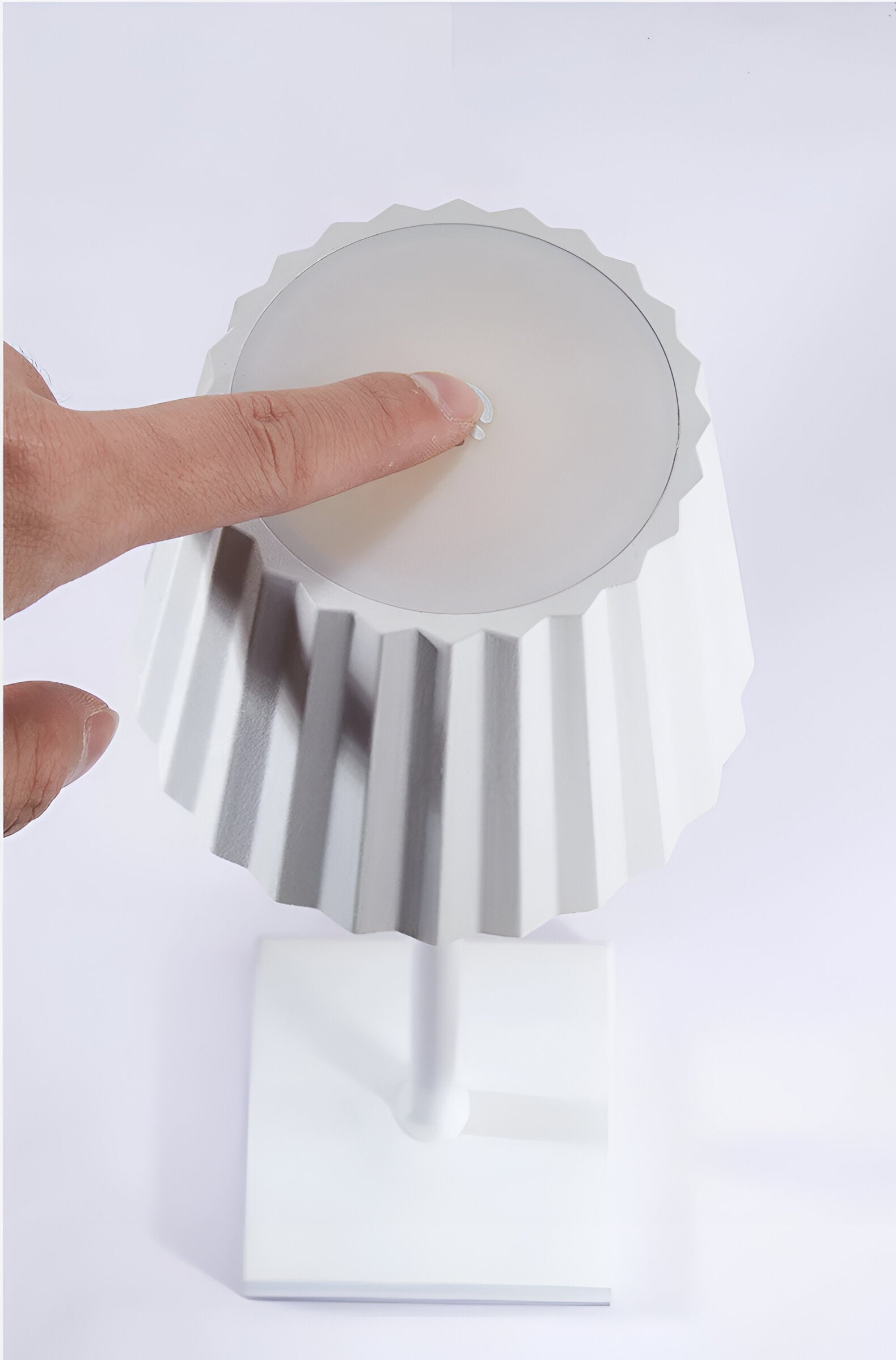 Kaufladen_LuminaTouch - wasserdichte, wiederaufladbare, kabellose, dimmbare LED-Tischlampe | Für drinnen und draußen geeignet | 3000K Warmweiß Licht | Designer + weiß