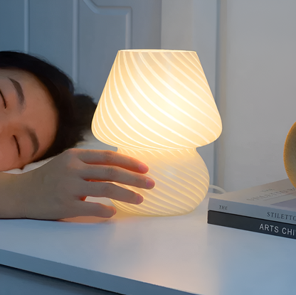 Striped Glow- Eine mundgeblasene gestreifte Glas-tischlampe