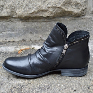 Schwarze Lederstiefeletten mit Reißverschluss