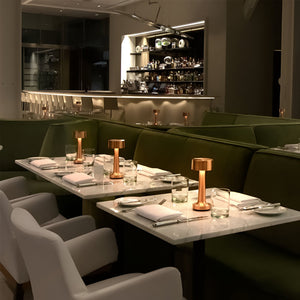 RetroLight - Stylische LED-Restaurant-Tischlampe mit kabellosem USB-Ladegerät