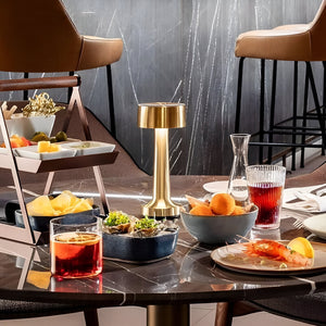 RetroLight - Stylische LED-Restaurant-Tischlampe mit kabellosem USB-Ladegerät