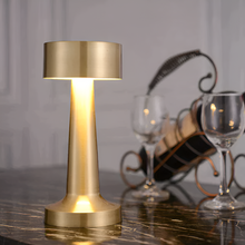 Lade das Bild in den Galerie-Viewer, RetroLight - Stylische LED-Restaurant-Tischlampe mit kabellosem USB-Ladegerät

