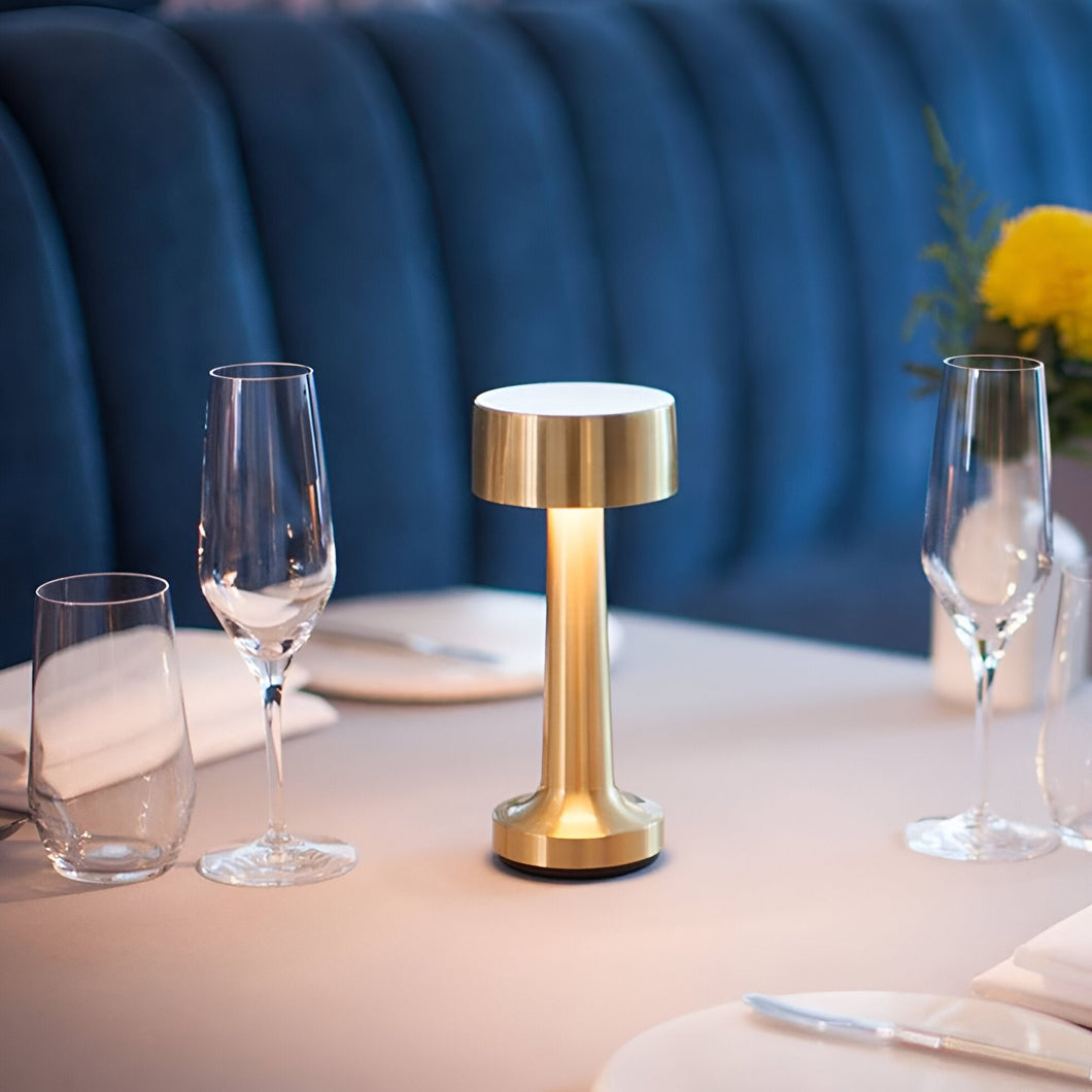 RetroLight - Stylische LED-Restaurant-Tischlampe mit kabellosem USB-Ladegerät