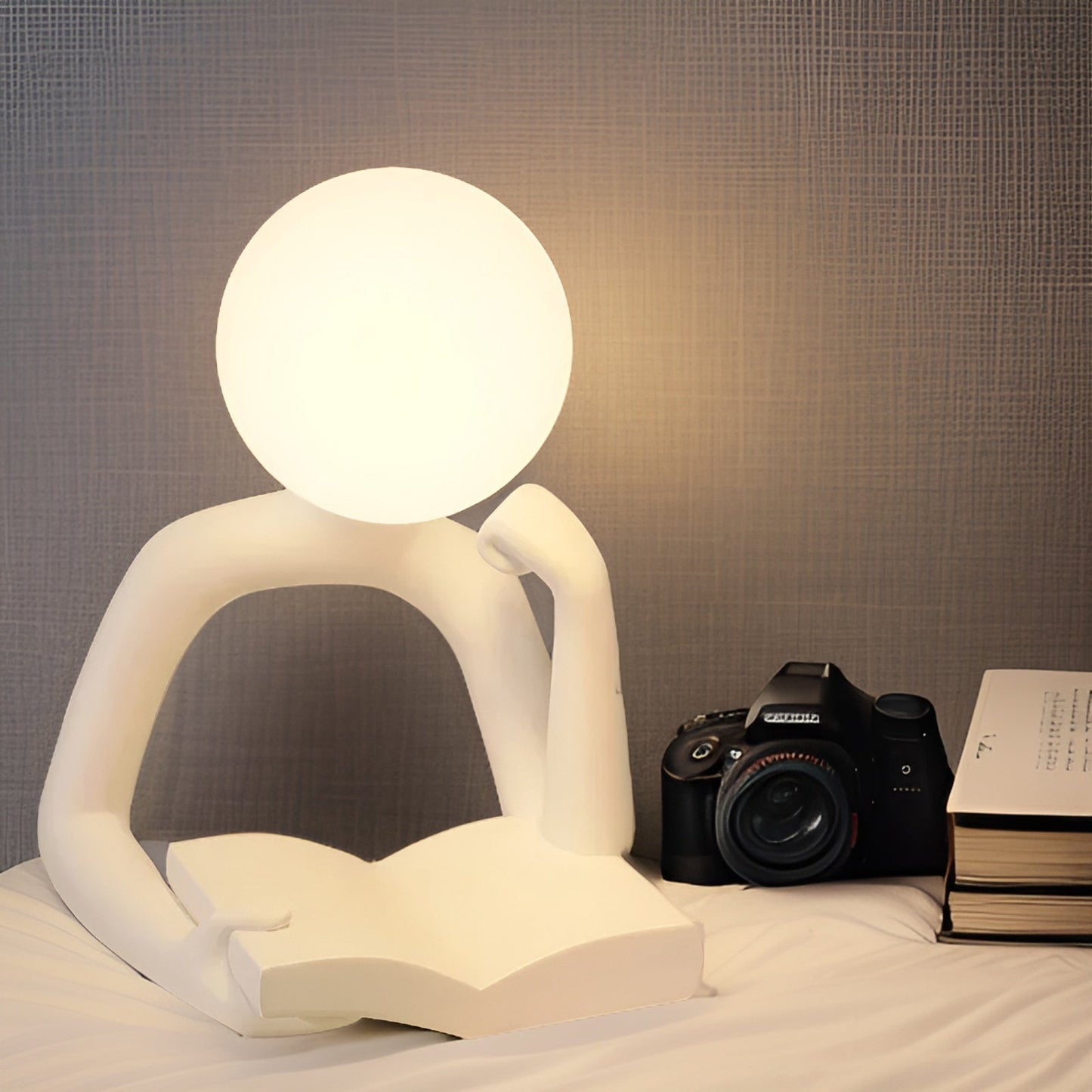 Thinker Moon - Ästhetische Mond-Denker-Skulptur als Nachtlicht, weiß