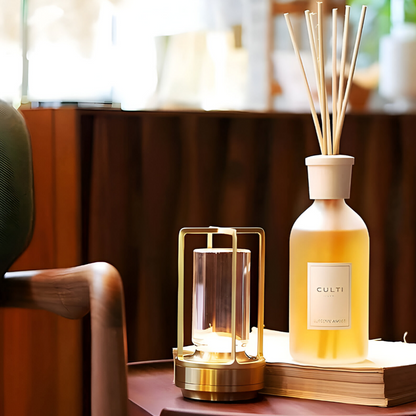 ElegantLight Tischleuchte - Wasserfest und tragbar Beleuchtet mit Stil