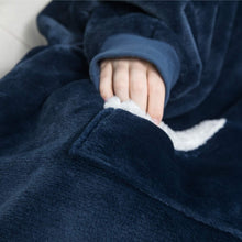 Lade das Bild in den Galerie-Viewer, Snuggles Hoodie | Perfekte Must-have für kalte Tage
