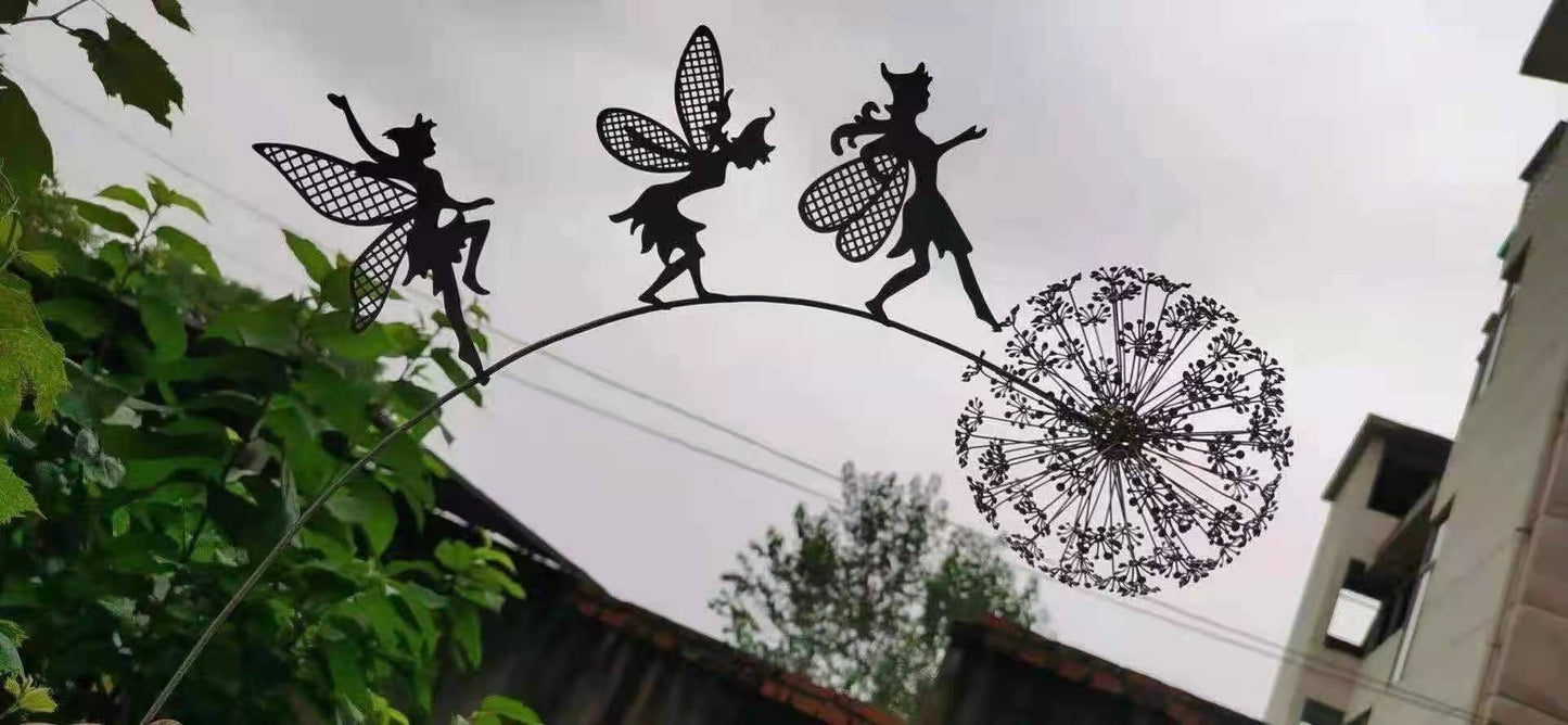 Perfekte Wunderland-Gartendekoration - Pfahl Feen und Löwenzahn tanzen zusammen