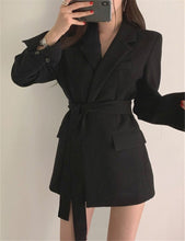 Lade das Bild in den Galerie-Viewer, WOLF Langer solider Blazer
