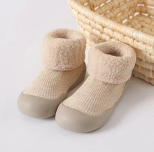 Lade das Bild in den Galerie-Viewer, Warme Babyschuhe
