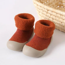 Lade das Bild in den Galerie-Viewer, Warme Babyschuhe
