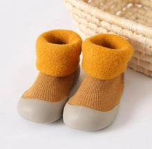 Lade das Bild in den Galerie-Viewer, Warme Babyschuhe
