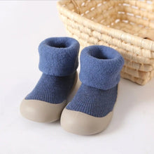 Lade das Bild in den Galerie-Viewer, Warme Babyschuhe
