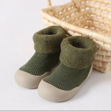 Lade das Bild in den Galerie-Viewer, Warme Babyschuhe
