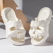 Lade das Bild in den Galerie-Viewer, SoftBone™ - Hausschuhe im Totenkopfdesign

