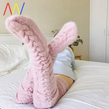 Lade das Bild in den Galerie-Viewer, (1+1 Gratis) Overknee Kuschel Wintersocken - Warme Füße für kalte Tage!
