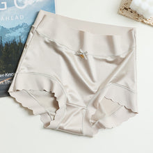 Lade das Bild in den Galerie-Viewer, Fenne (5 + 5 GRATIS) | Elegante nahtlose Satin-Slips für Frauen
