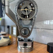 Lade das Bild in den Galerie-Viewer, Gearluxe™ Elektrisch Drehende Zahnraduhr
