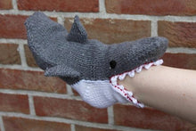 Lade das Bild in den Galerie-Viewer, ZUSCHNAPPENDE SOCKEN
