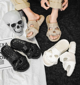 SoftBone™ - Hausschuhe im Totenkopfdesign