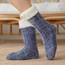 Lade das Bild in den Galerie-Viewer, Kuschelige Bodensocken

