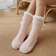 Lade das Bild in den Galerie-Viewer, Kuschelige Bodensocken
