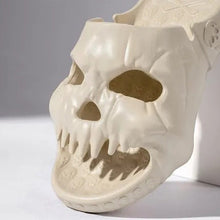 Lade das Bild in den Galerie-Viewer, SoftBone™ - Hausschuhe im Totenkopfdesign
