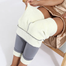 Lade das Bild in den Galerie-Viewer, Winter Leggings - Plush
