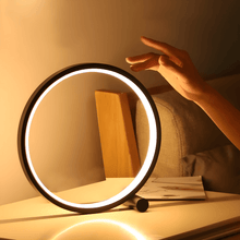Lade das Bild in den Galerie-Viewer, Astro™ - Moderne Tischlampe mit praktischer Touch-Funktion
