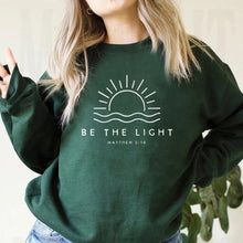 Lade das Bild in den Galerie-Viewer, &quot;Be The Light&quot; Sweatshirt
