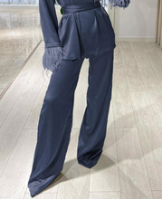 Lade das Bild in den Galerie-Viewer, Coss Satin Suit | Weicher eleganter Damenanzug
