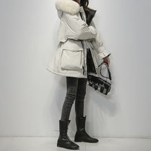 Lade das Bild in den Galerie-Viewer, Parka für Frauen mit Pelz Kragen
