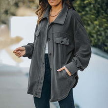 Lade das Bild in den Galerie-Viewer, WOLF Neue Strickjacke mit Revers und Fleece-Reißverschluss

