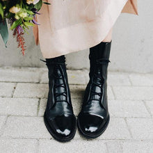 Lade das Bild in den Galerie-Viewer, Gaboura klassische Vintage-Stiefel mit Absatz für Damen - hochwertig, stylish, warm &amp; bequem_schwarz_4
