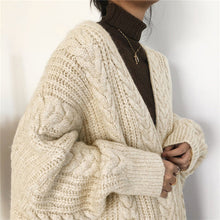 Lade das Bild in den Galerie-Viewer, Astrid™ - Kuschelig bequeme Strickjacke
