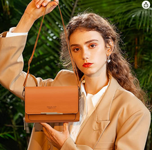 Lade das Bild in den Galerie-Viewer, Handy Umhängetasche,Damen Kleine Umhängetasche,PU Leder Crossbody Schultertasche Reisepass Handytasche mit Kartenschlitz Verstellbar Abnehmbar Schultergurt
