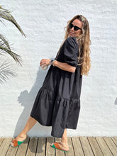 Lade das Bild in den Galerie-Viewer, Sassy Copenhagen - Marie Kleid mit T-Shirt-Ärmeln
