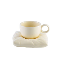 Lade das Bild in den Galerie-Viewer, MugPillow™ - Modernes Keramik-Kissen für Tassen
