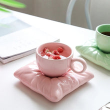 Lade das Bild in den Galerie-Viewer, MugPillow™ - Modernes Keramik-Kissen für Tassen

