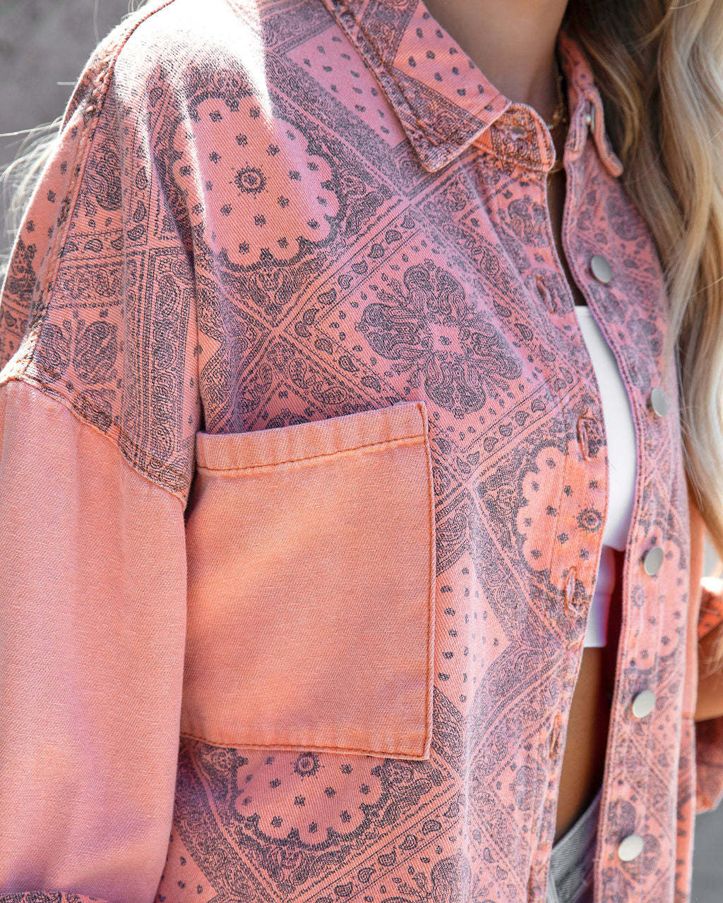 WOLF Bedruckte Damen Jeansjacke Mit Langen Armeln Taschenrevers Patchwork Lockerer Roher Kante