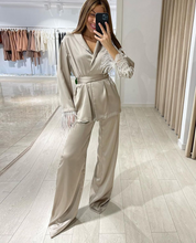 Lade das Bild in den Galerie-Viewer, Coss Satin Suit | Weicher eleganter Damenanzug
