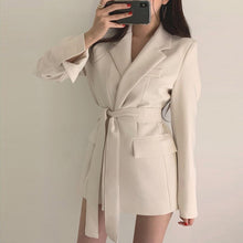 Lade das Bild in den Galerie-Viewer, WOLF Langer solider Blazer
