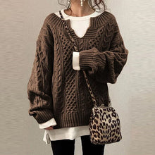 Lade das Bild in den Galerie-Viewer, WOLF Solide gestrickter Pullover
