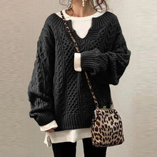 Lade das Bild in den Galerie-Viewer, WOLF Solide gestrickter Pullover
