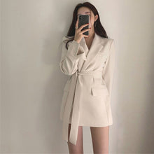 Lade das Bild in den Galerie-Viewer, WOLF Langer solider Blazer
