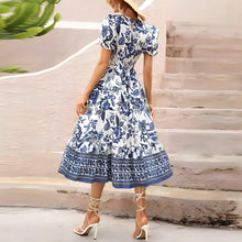 Lade das Bild in den Galerie-Viewer, Athena™ - Elegantes V-Ausschnitt Kleid mit Blumenmuster
