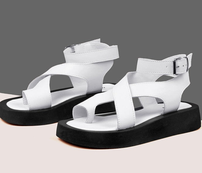 WOLF Modische flache Sandale für den Sommer